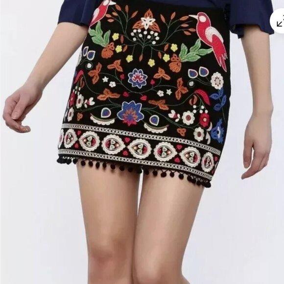 Umgee Island Girl Embroidered Mini Skirt Bird Floral Boho Pom Pom Trim Size Sm - Picture 2 of 8